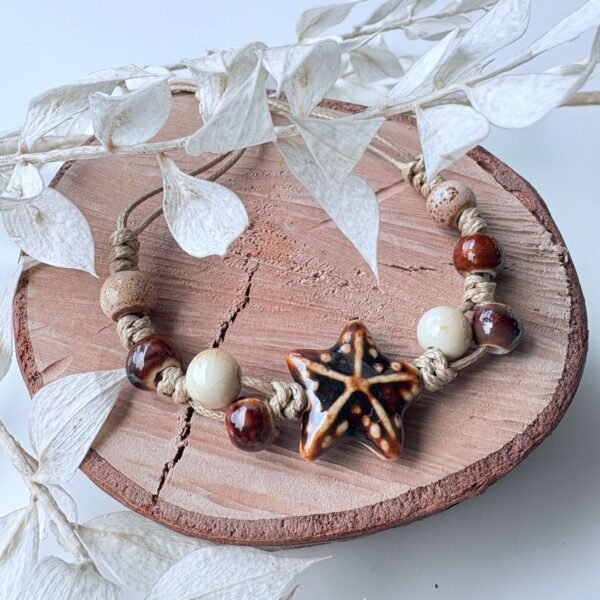 Keramiekkraal armband zeester bruin