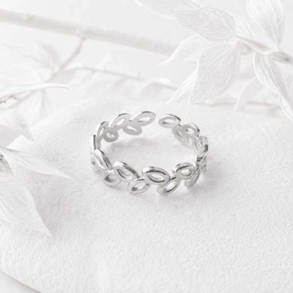 Bladkrans ring zilver