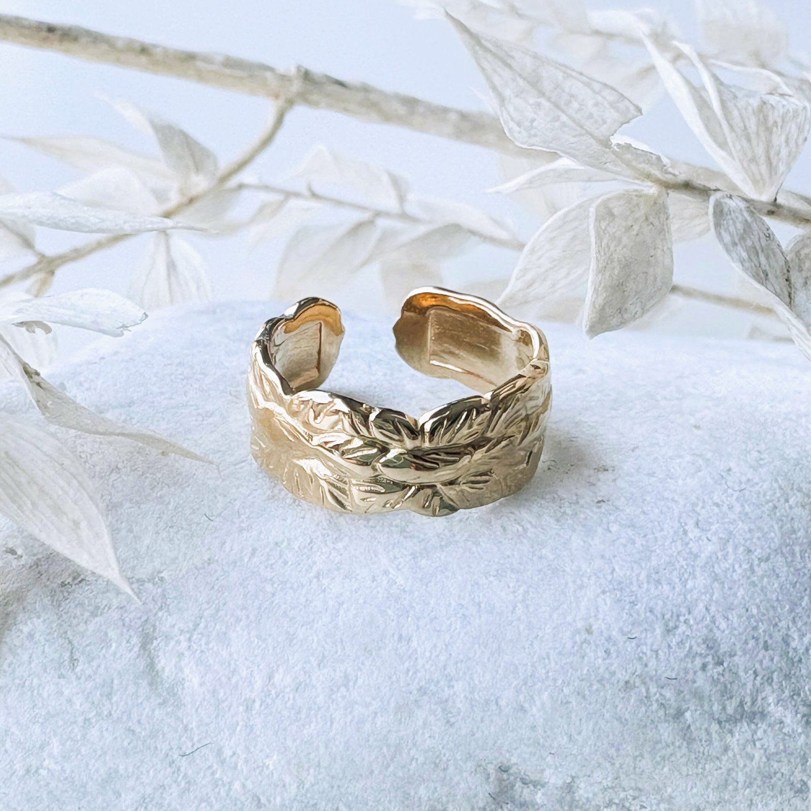 Bladstructuur ring goud