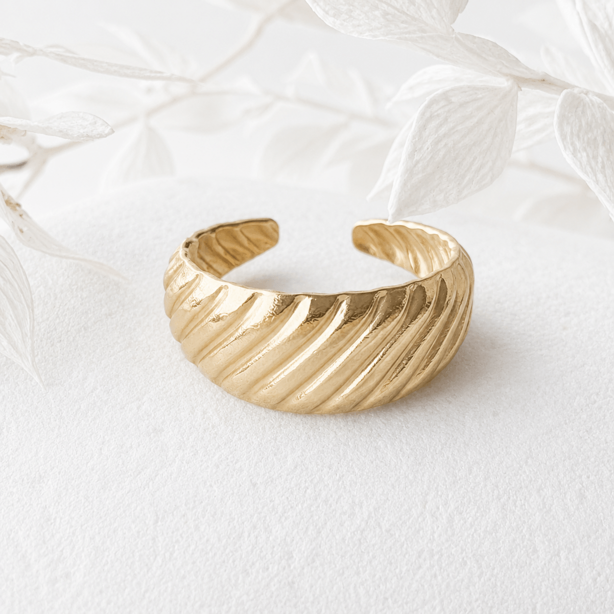 Brede ring met groeven goud RVS