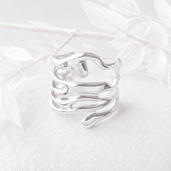 Brede ring wavy zilver RVS