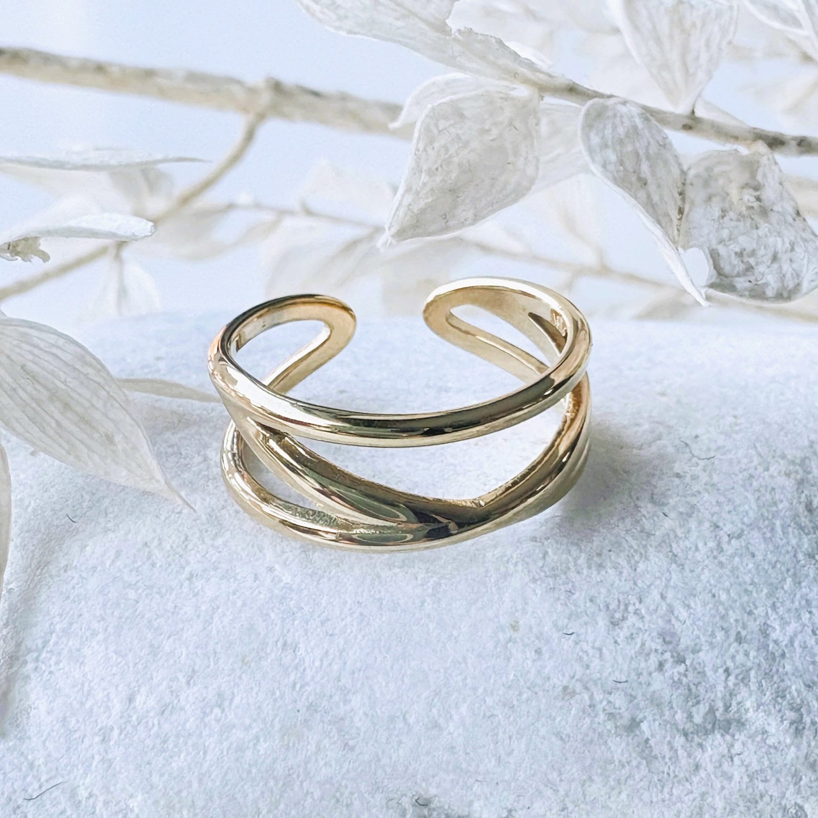 Dubbele ring met lijnen goud