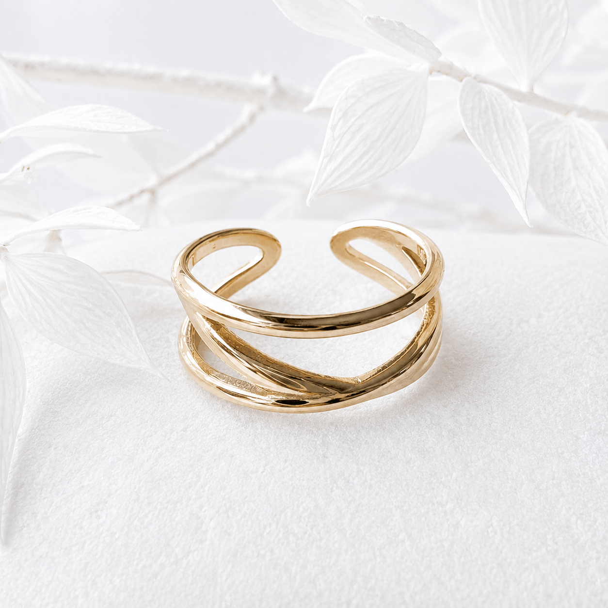 Dubbele ring met lijnen goud RVS