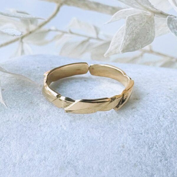 Dunne ring met structuur goud