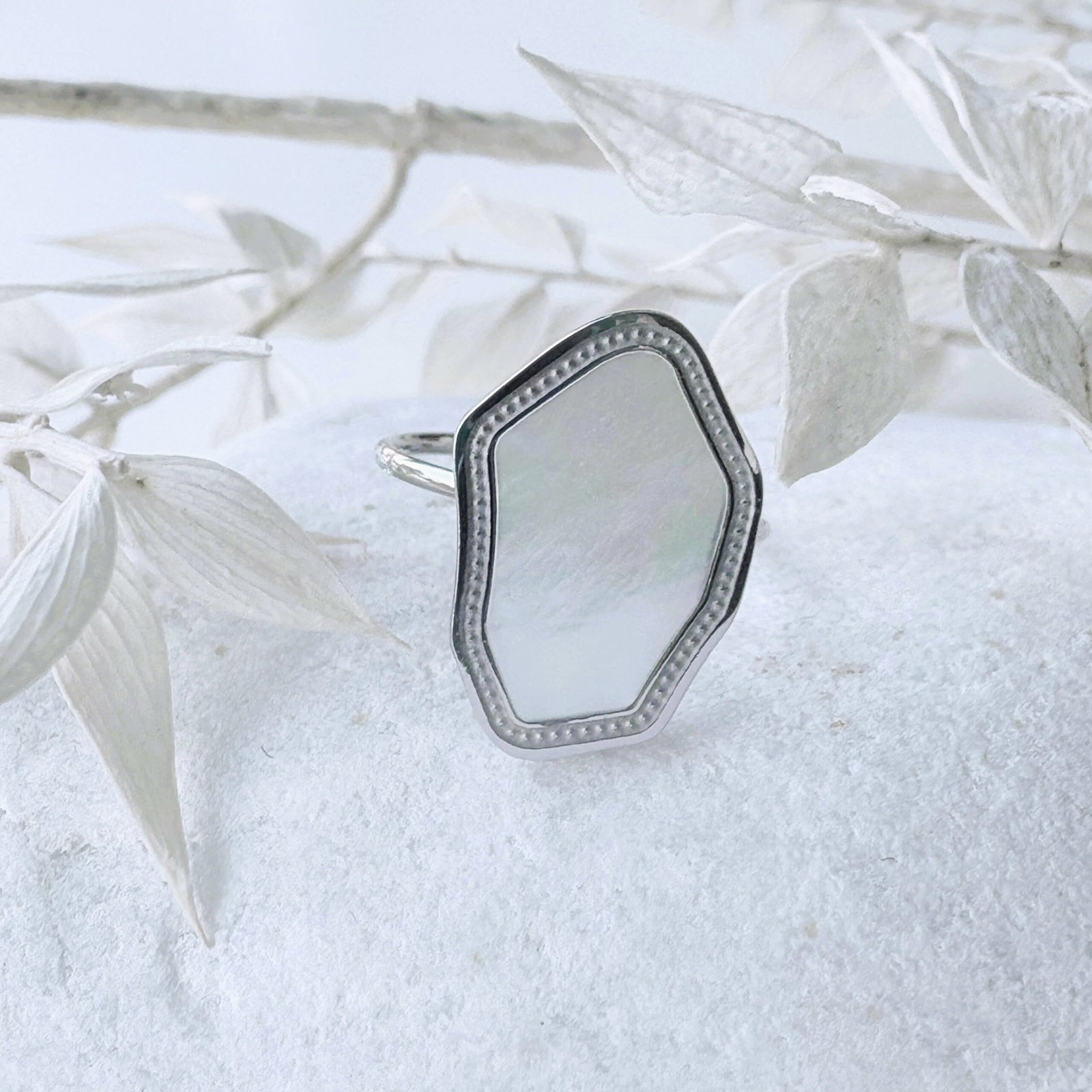 Geometrische ring met epoxy zilver